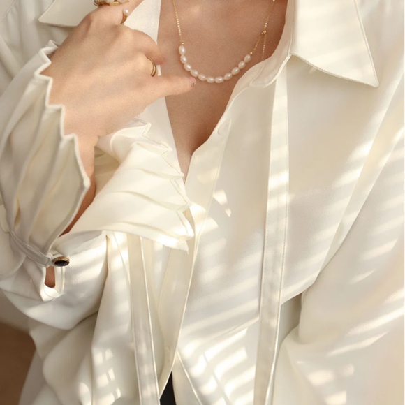 NWT Pleated Cuff Collar Tied Button Shirt - Picture 2 of 9